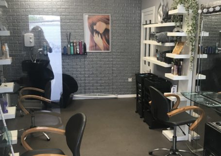 Salon chair for rent Irvine, Scotland £30 Per Day | Dynamic modern Salon